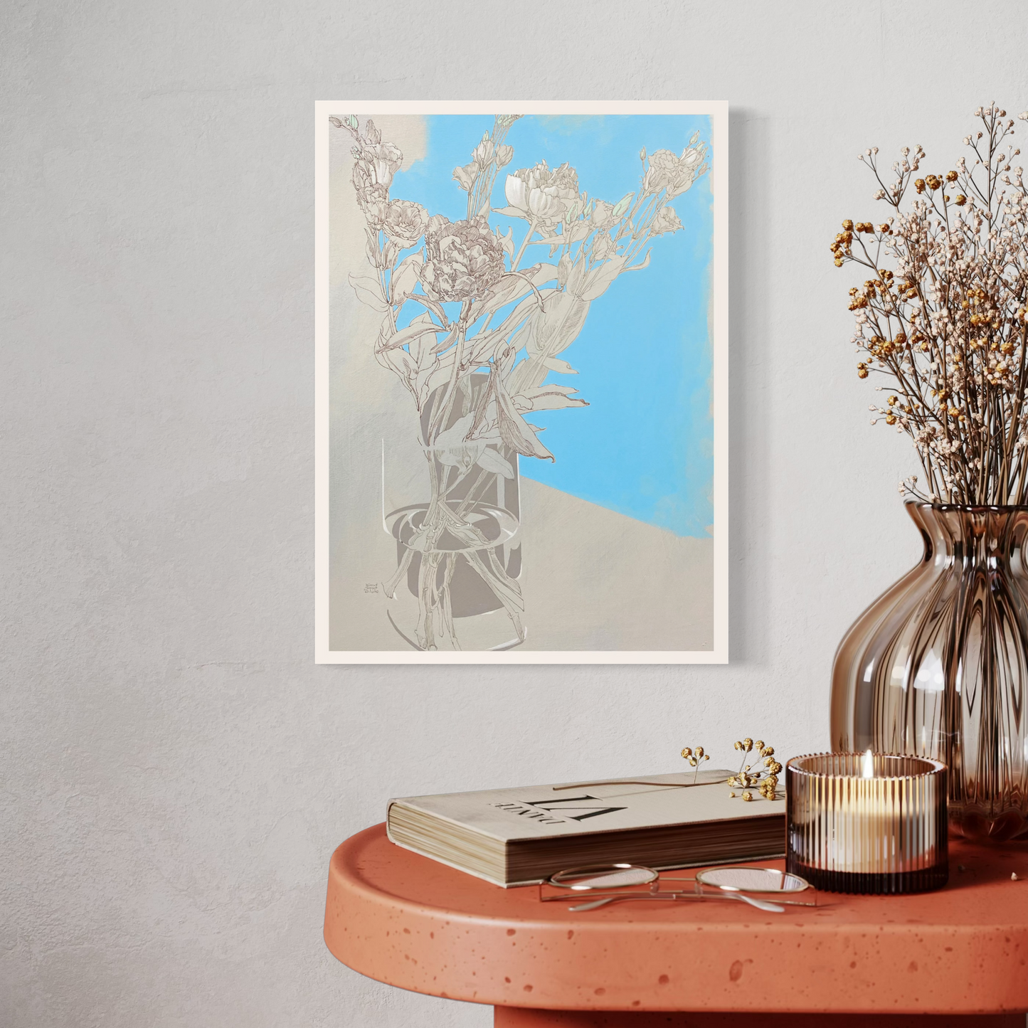 Florale Zeichnung Lisianthus Mini-Poster in einem modernen Raum mit Vase und Kerze, DIN A4.