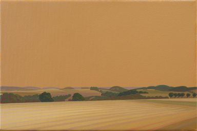 Sommerlandschaft mit Kornfeld im Vordergrund in warmen, leuchtenden Farben